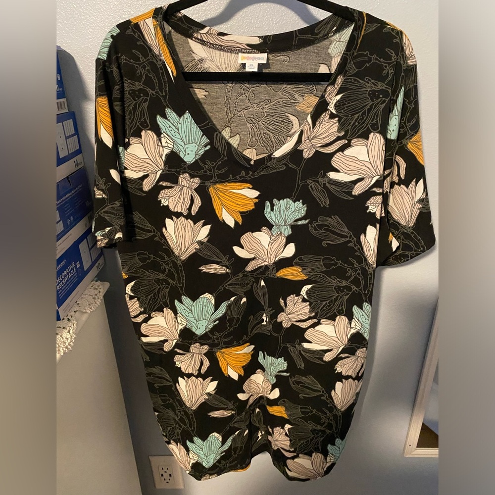 Iris, V-neck tunic T-shirt by LulaRoe